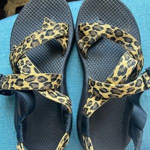 Size 7 womens chacos